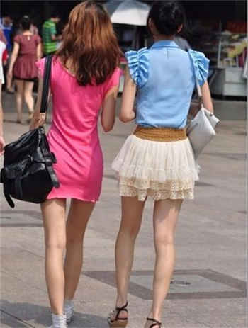 衣服透看到两颗葡萄