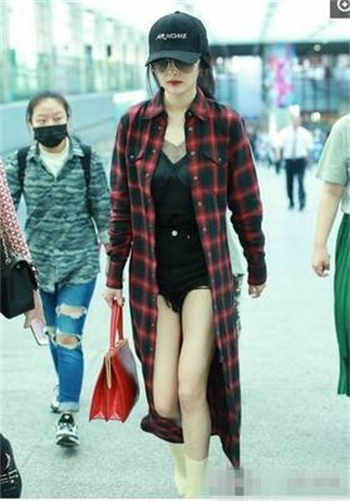拉肚子蹲厕所学校女视频
