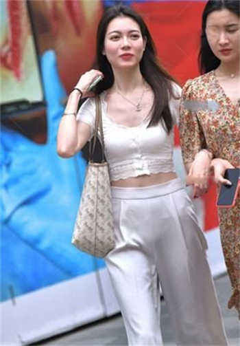 实拍南阳师院包月女图
