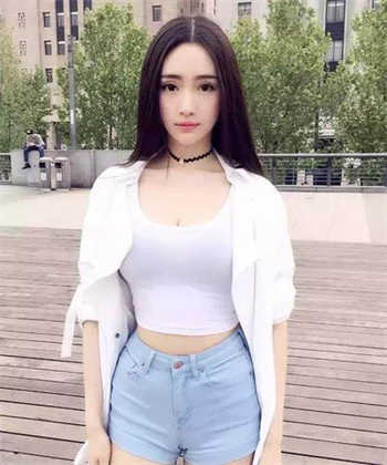 极品美女挺胸翘屁