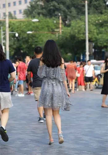 妻子住院丈夫不管不顾