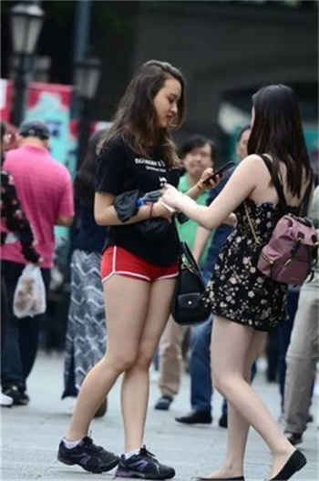 《受邀与别人的妻子》