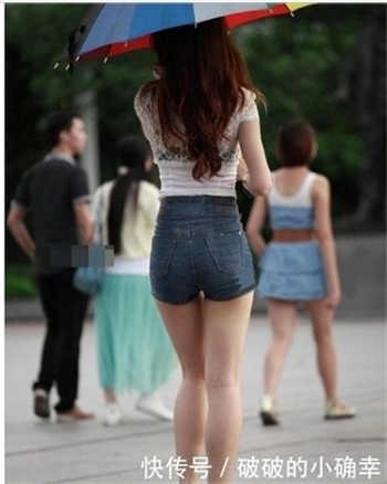 闺蜜拉屎拉在裤子的故事