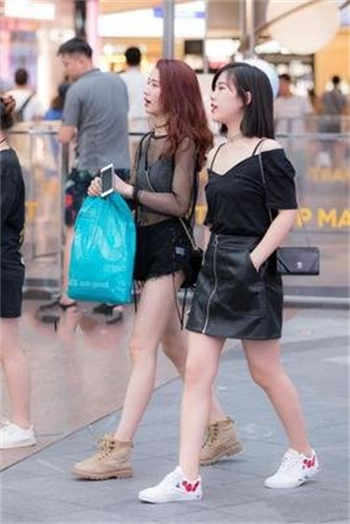 抖音有个车模叫李什么心