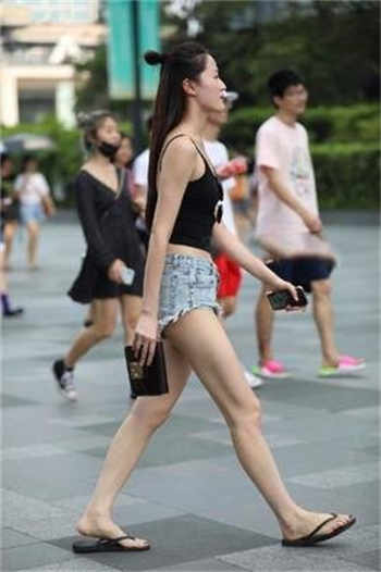 男主叫严易泽女主叫秦怡