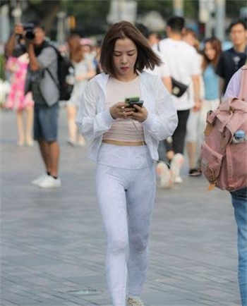 始于颜值忠于人品全句