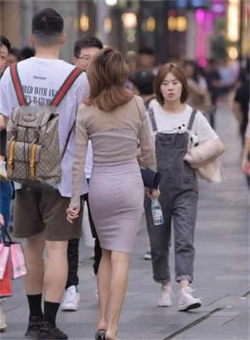 房客何璐txt下载