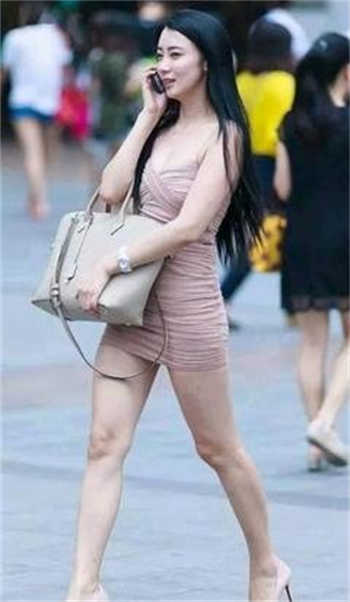 穿套裙子的政治老师